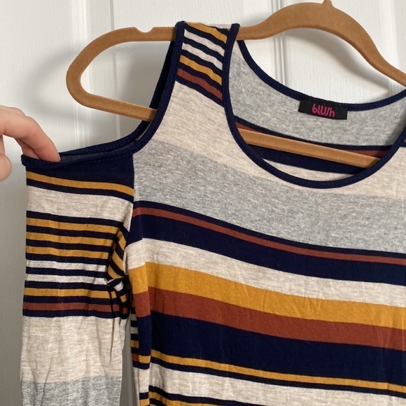 Blush Women’s Cold Shoulder Striped Long Sleeve Shirt Small - Picture 3 of 6